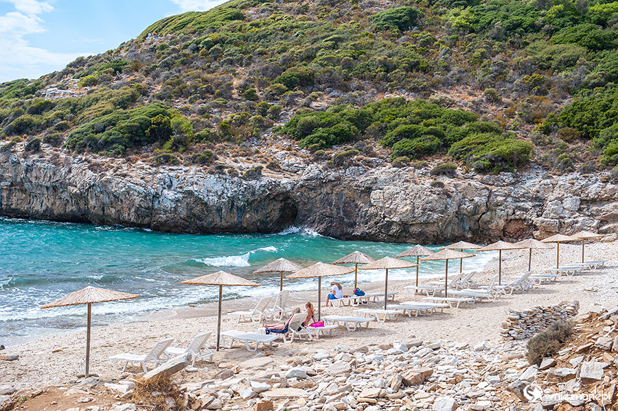 Thassos. Plaża Kalami niedaleko Gioli. - foto: wnieznane.pl Thassos. Plaża Kalami niedaleko Gioli. - foto: wnieznane.pl