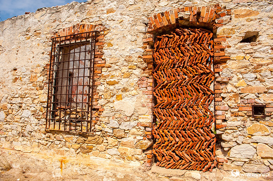 Thassos. Ruiny Palataki w miejscowości Limenaria. - foto: wnieznane.pl Thassos. Ruiny Palataki w miejscowości Limenaria. - foto: wnieznane.pl