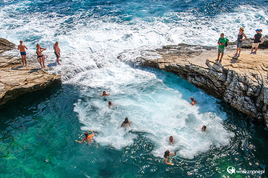 Thassos. Giola - naturalny morski basen. - foto: wnieznane.pl Thassos. Giola - naturalny morski basen. - foto: wnieznane.pl