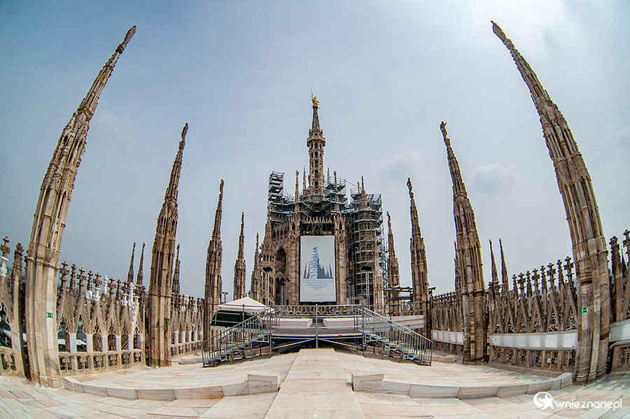 Mediolan. Na dachu katedry. - foto: wnieznane.pl