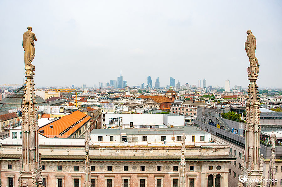 Mediolan. Widok z dachu katedry na miasto. - foto: wnieznane.pl Mediolan. Widok z dachu katedry na miasto. - foto: wnieznane.pl