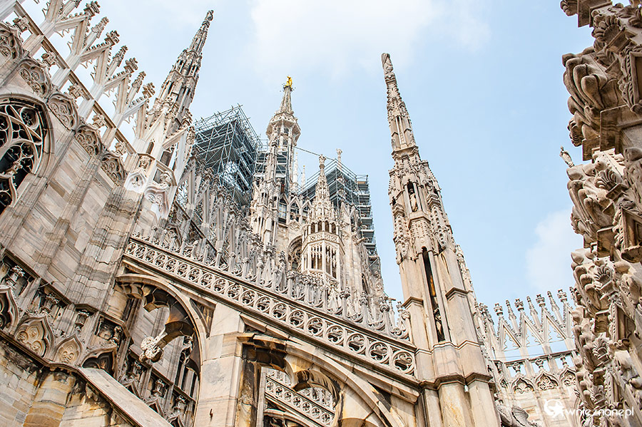 Mediolan. Wspaniała, bogato zdobiona fasada katedry. - foto: wnieznane.pl Mediolan. Wspaniała, bogato zdobiona fasada katedry. - foto: wnieznane.pl