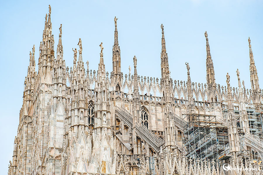Mediolan. Wspaniała elewacja katedry. - foto: wnieznane.pl