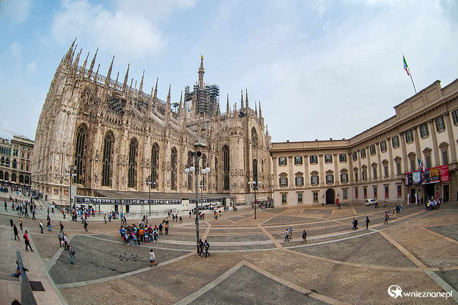 Mediolan. Katedra i plac katedralny. - foto: wnieznane.pl