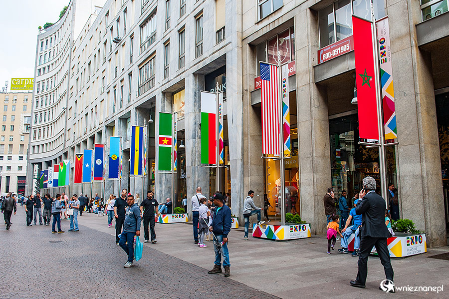 Mediolan. Jeden z deptaków w części handlowej. - foto: wnieznane.pl