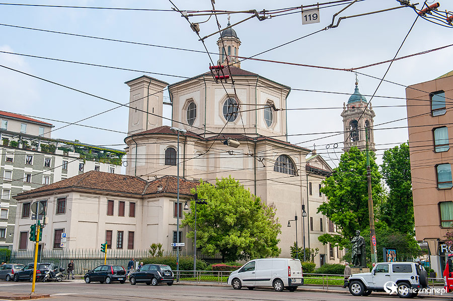 Mediolan. Kościół San Bernardino Alle Ossa. - foto: wnieznane.pl