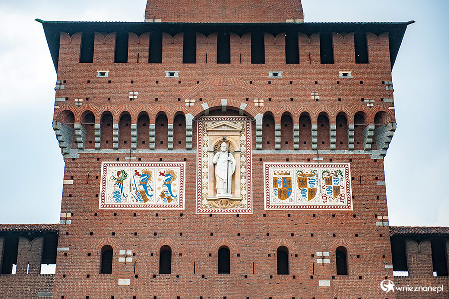 Mediolan. Na terenie Castello Sforzesco. - foto: wnieznane.pl