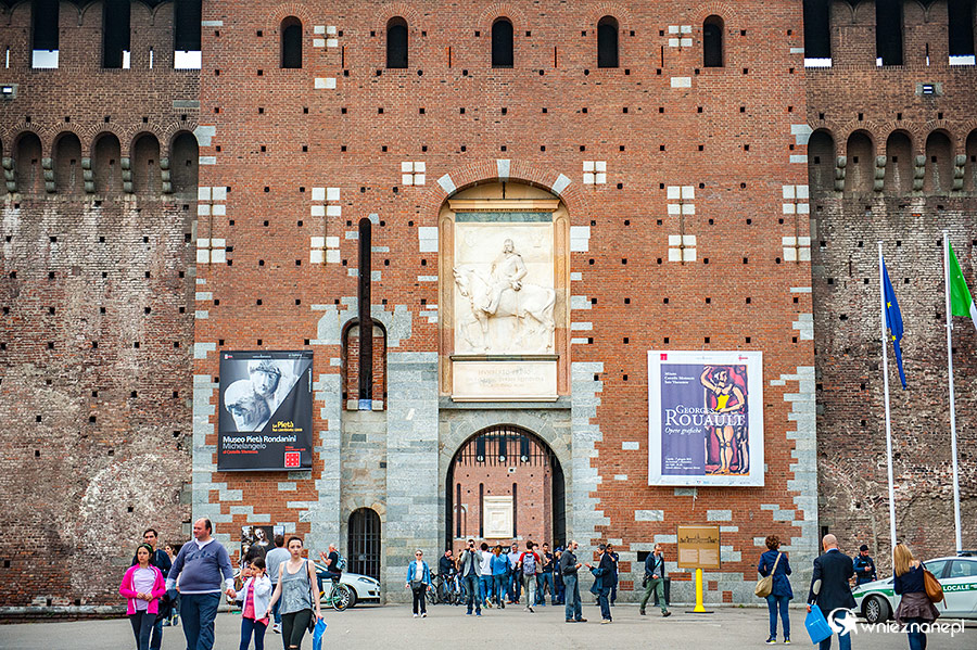Mediolan. Na terenie Castello Sforzesco. - foto: wnieznane.pl Mediolan. Na terenie Castello Sforzesco. - foto: wnieznane.pl