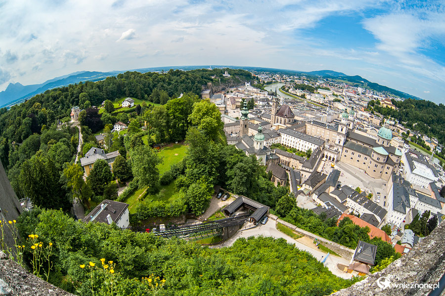 Salzburg. Widok na miasto z twierdzy Hohensalzburg. - foto: wnieznane.pl