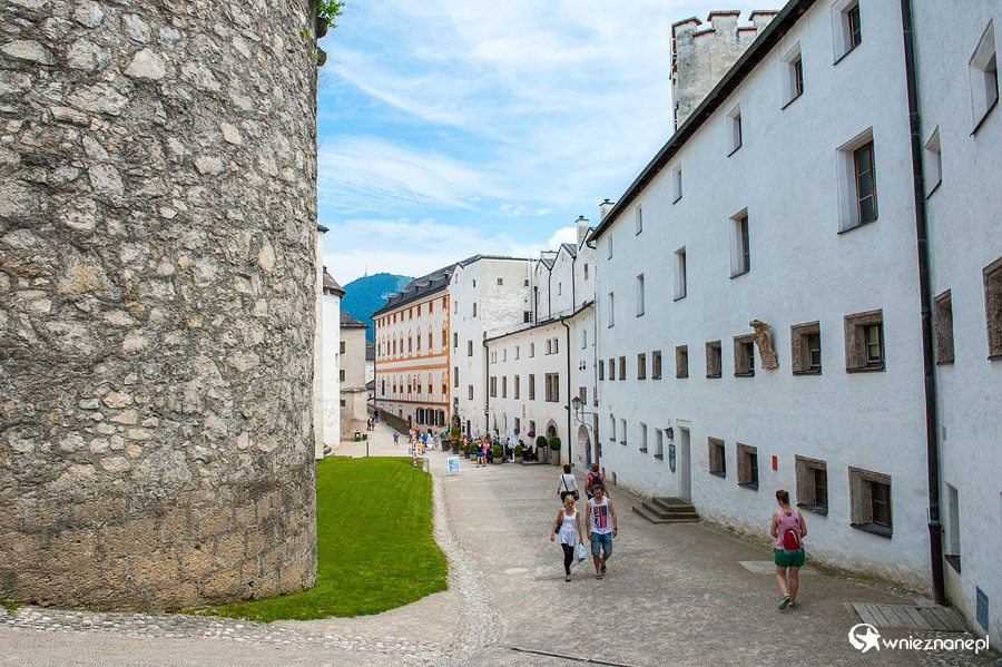 Salzburg. Podejście do twierdzy Hohensalzburg. - foto: wnieznane.pl