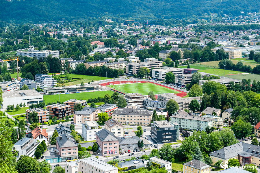 Salzburg. Widok na nowszą część miasta. - foto: wnieznane.pl