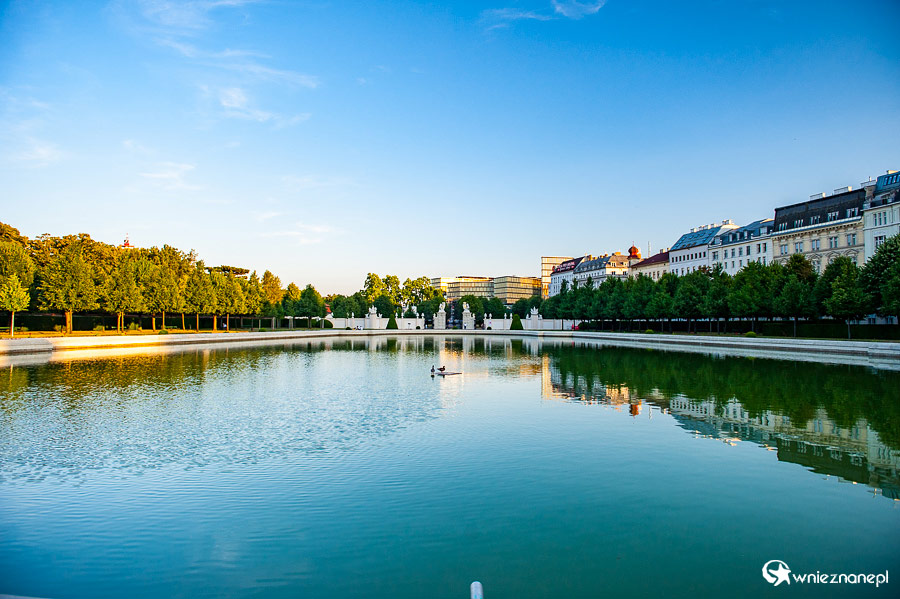 Wiedeń. Ogrody przy pałacu Belweder. - foto: wnieznane.pl