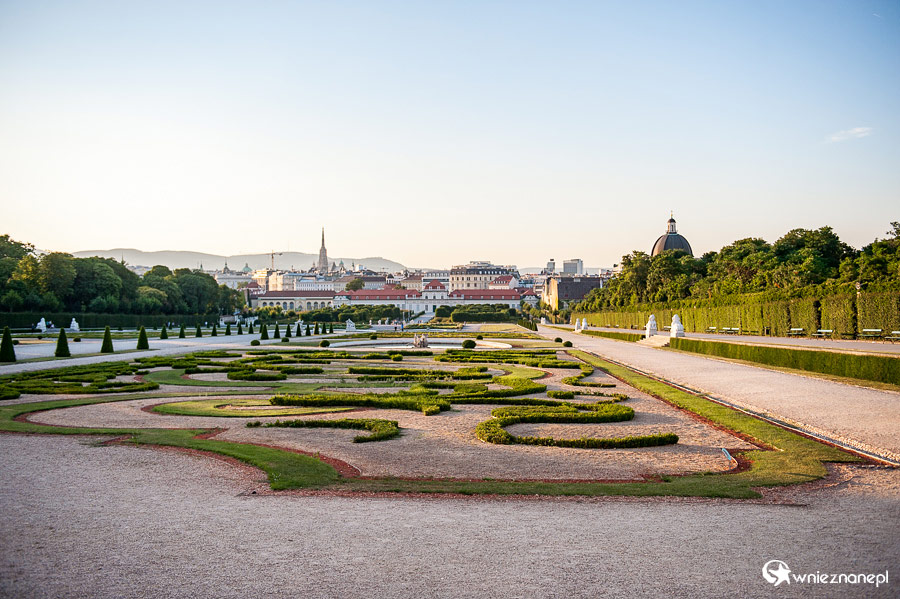 Wiedeń. Ogrody przy pałacu Belweder. - foto: wnieznane.pl Wiedeń. Ogrody przy pałacu Belweder. - foto: wnieznane.pl