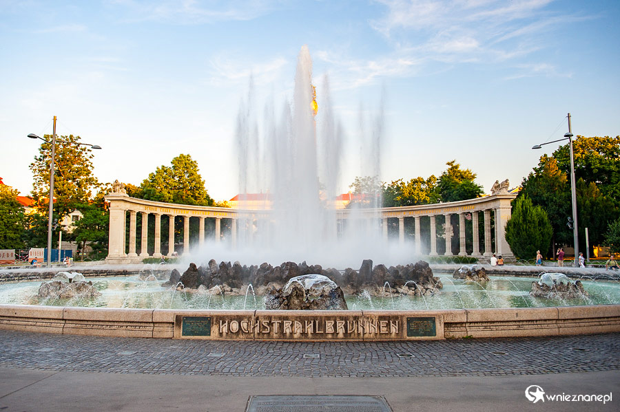 Wiedeń. Fontanna Hochstrahlbrunnen. - foto: wnieznane.pl