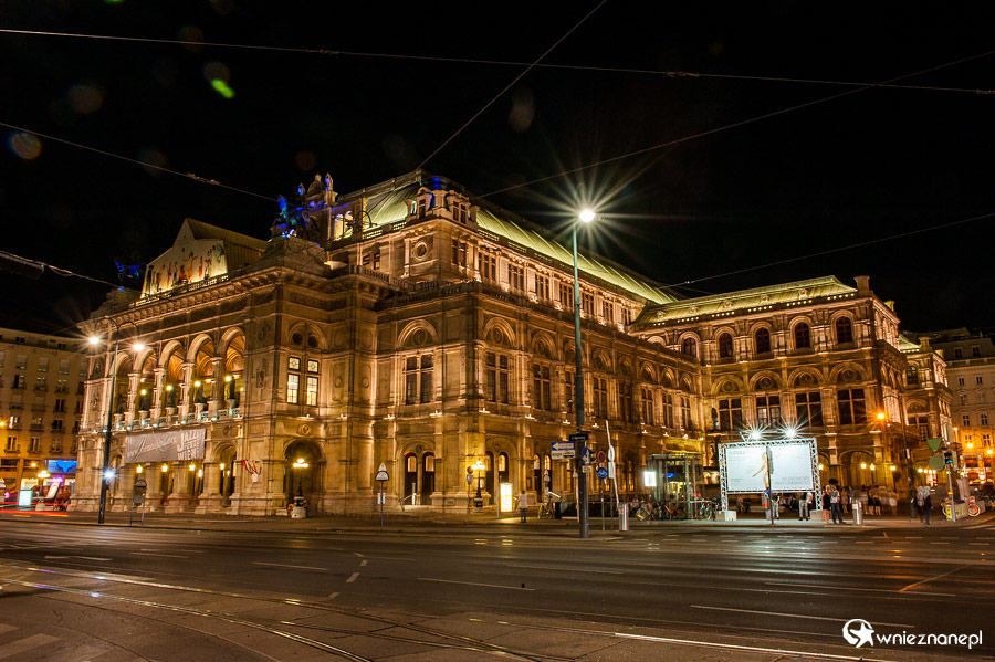 Wiedeń. Opera nocą. - foto: wnieznane.pl