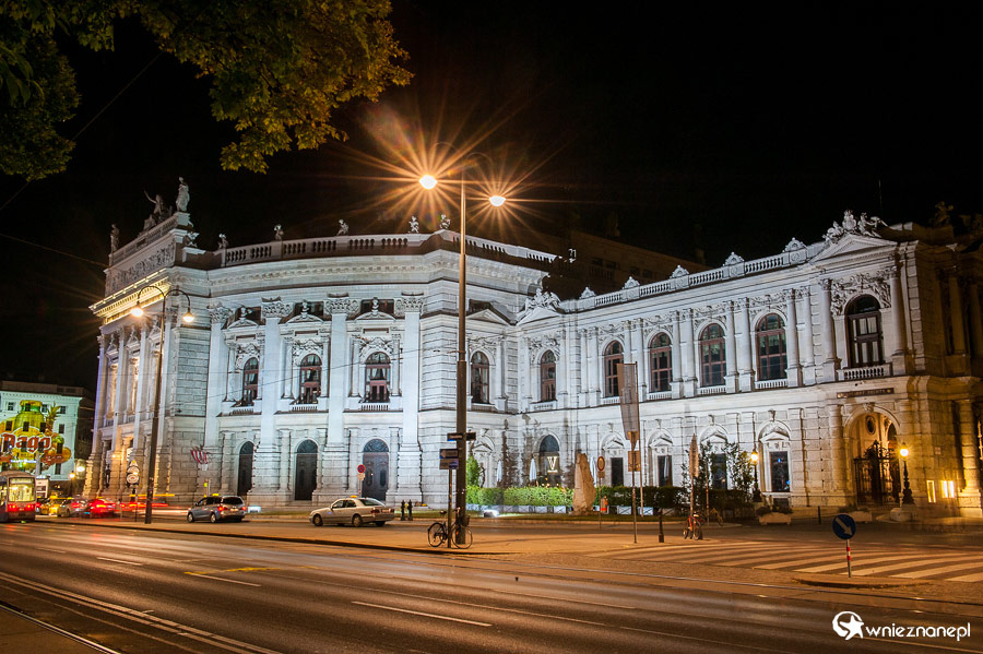 Wiedeń. Centrum miasta nocą. - foto: wnieznane.pl