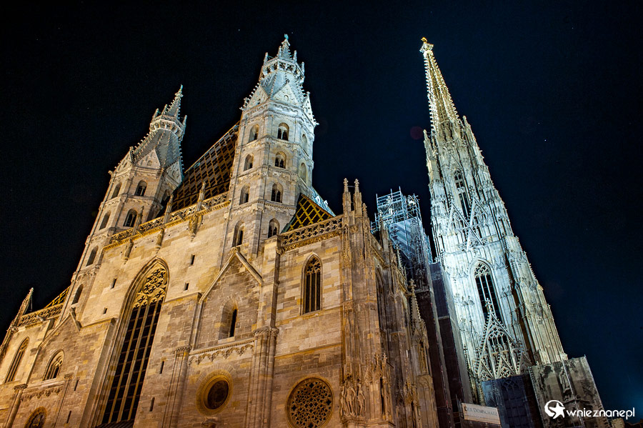 Wiedeń. Katedra św. Szczepana nocą. - foto: wnieznane.pl Wiedeń. Katedra św. Szczepana nocą. - foto: wnieznane.pl
