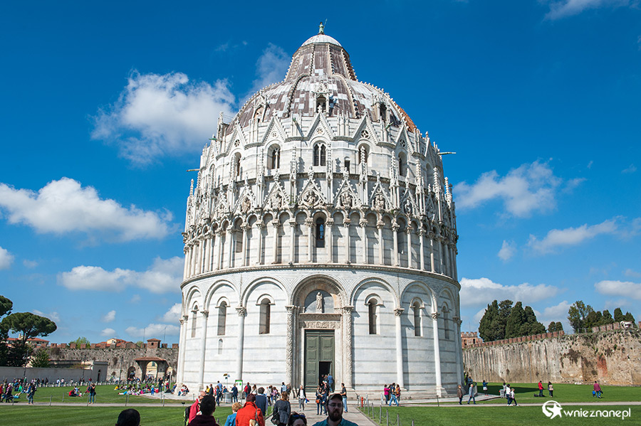 Piza. Baptysterium przy Piazza dei Miracoli. - foto: wnieznane.pl