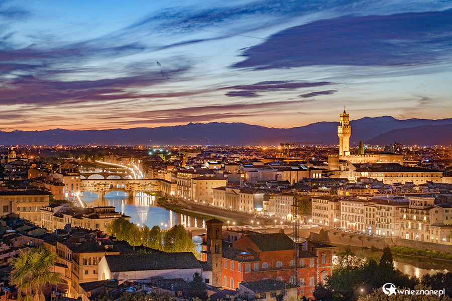 Florencja. Zachód słońca nad miastem. - foto: wnieznane.pl