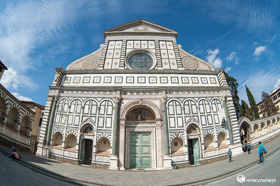 Florencja. Fasada główna Chiesa Santa Maria Novella. - foto: wnieznane.pl
