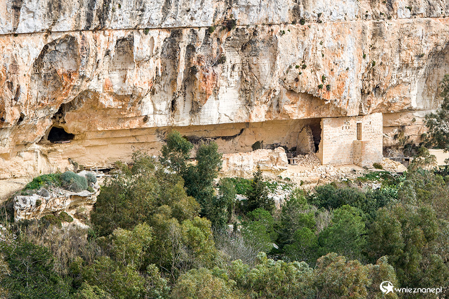 Malta. Fragmenty budowli u podnóża Dingli Cliffs. - foto: wnieznane.pl