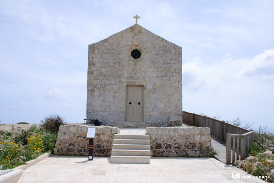 Malta. Kościółek na klifie Dingli. - foto: wnieznane.pl