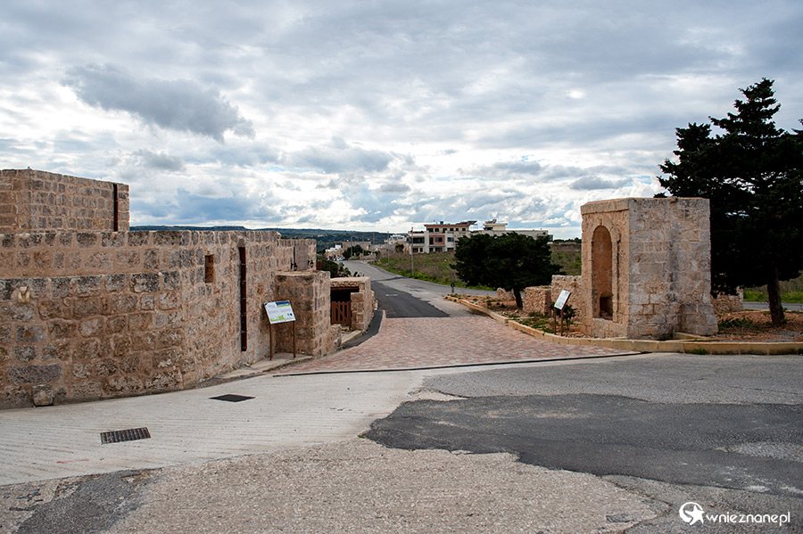 Malta. Przy Pałacu Selmun niedaleko miejscowości Mellieha. - foto: wnieznane.pl