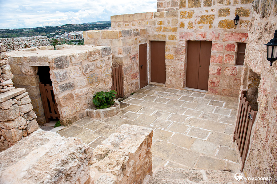 Malta. Przy Pałacu Selmun niedaleko miejscowości Mellieha. - foto: wnieznane.pl Malta. Przy Pałacu Selmun niedaleko miejscowości Mellieha. - foto: wnieznane.pl