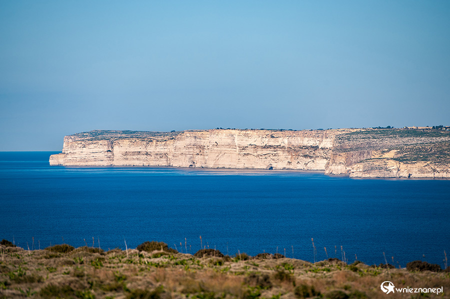 Malta. Widok na kllif Gozo z okolic miejscowości Mellieha. - foto: wnieznane.pl