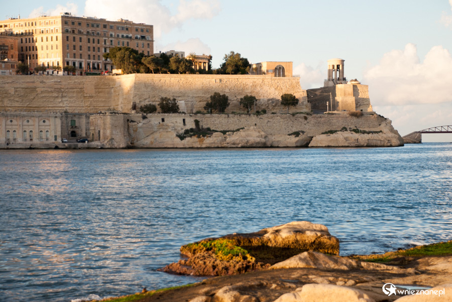 Malta. Birgu. Widok na Vallettę. - foto: wnieznane.pl Malta. Birgu. Widok na Vallettę. - foto: wnieznane.pl