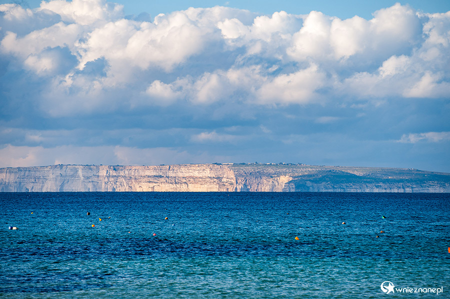 Malta. Widok na Gozo z Gnejna Bay. - foto: wnieznane.pl