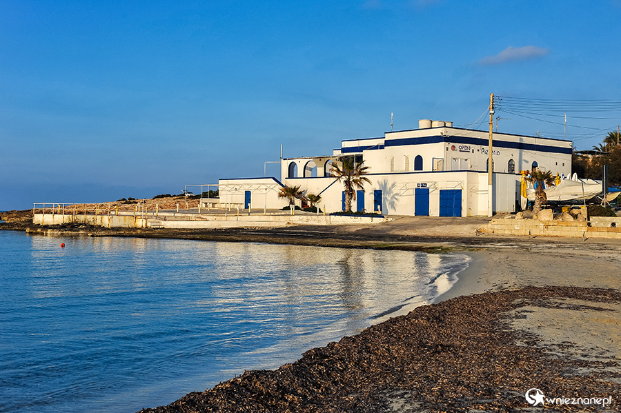 Malta. Niewielka plaża na północy wyspy - Little Armier Beach. - foto: wnieznane.pl