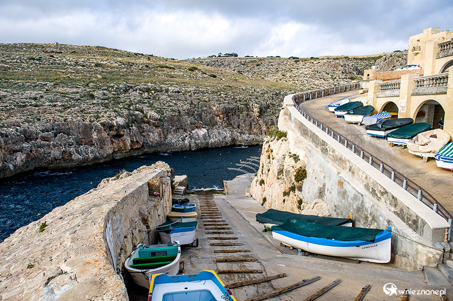 Malta. Stąd odpływają łódki do Blue Grotto. - foto: wnieznane.pl