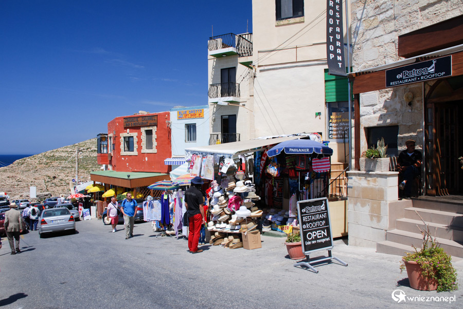 Malta. Stąd odpływają łódki do Blue Grotto. - foto: wnieznane.pl