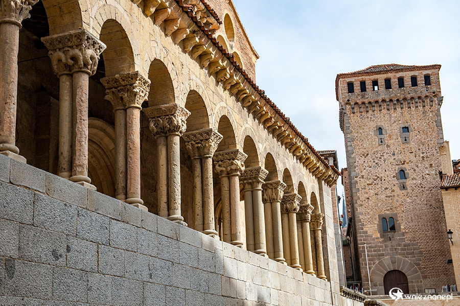 Segowia. Przy Plaza de San Martin. - foto: wnieznane.pl