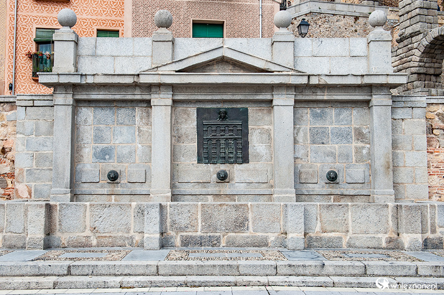 Segowia. W okolicach akweduktu. - foto: wnieznane.pl