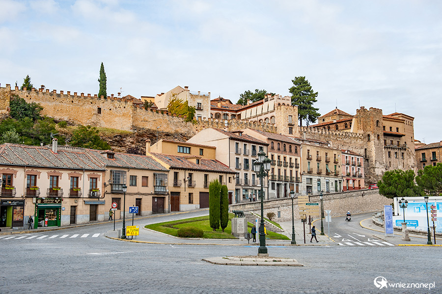 Segowia. W okolicach akweduktu. - foto: wnieznane.pl Segowia. W okolicach akweduktu. - foto: wnieznane.pl