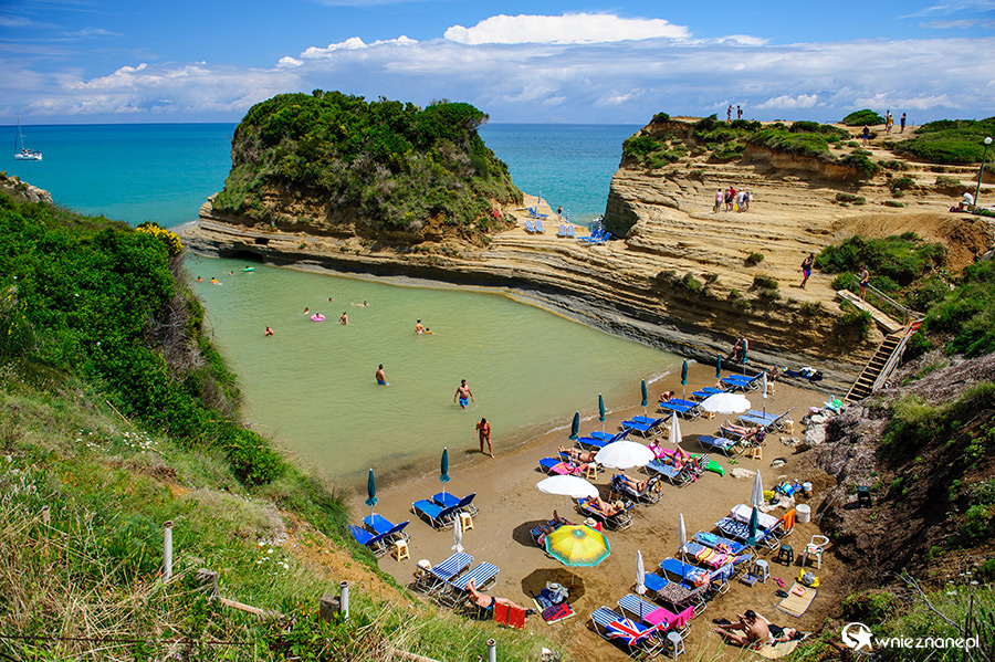 Korfu. Klifowe wybrzeże w Sidari i Canal d'Amour. - foto: wnieznane.pl