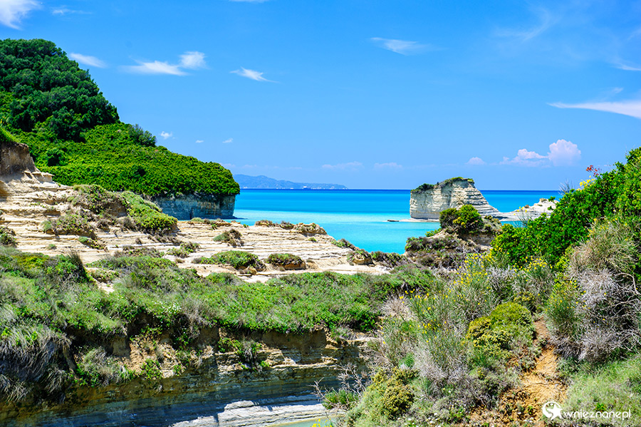 Korfu. Klify w Sidari. - foto: wnieznane.pl