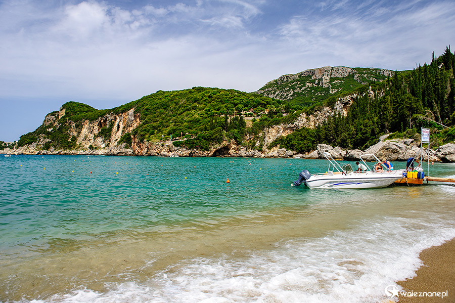Korfu. Plaża w miejscowości Liapades. - foto: wnieznane.pl Korfu. Plaża w miejscowości Liapades. - foto: wnieznane.pl