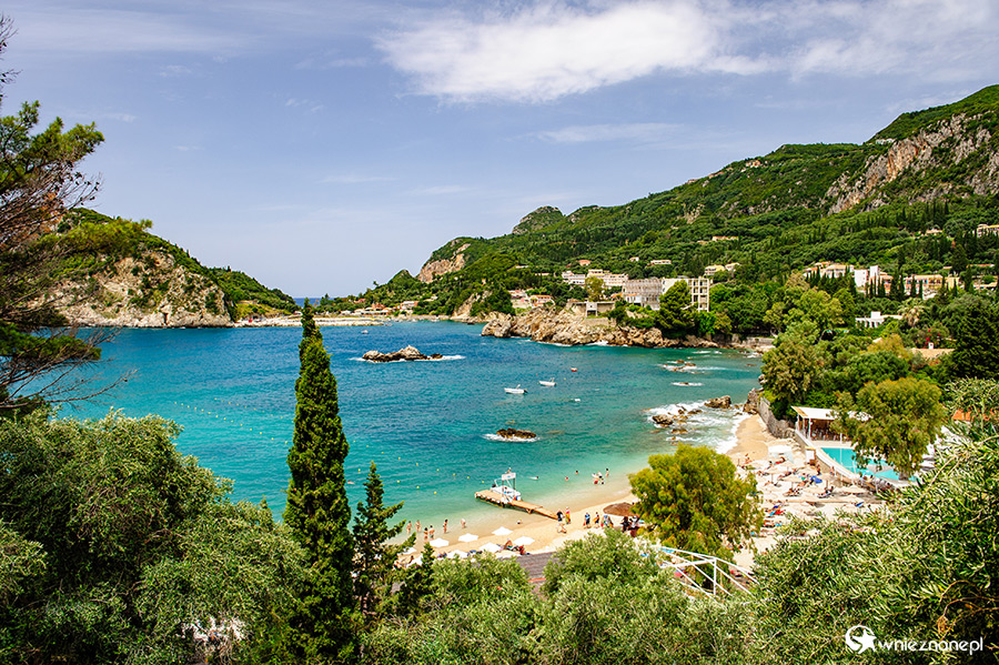 Korfu. Widok na Paleokastritsę od strony Liapades. - foto: wnieznane.pl Korfu. Widok na Paleokastritsę od strony Liapades. - foto: wnieznane.pl