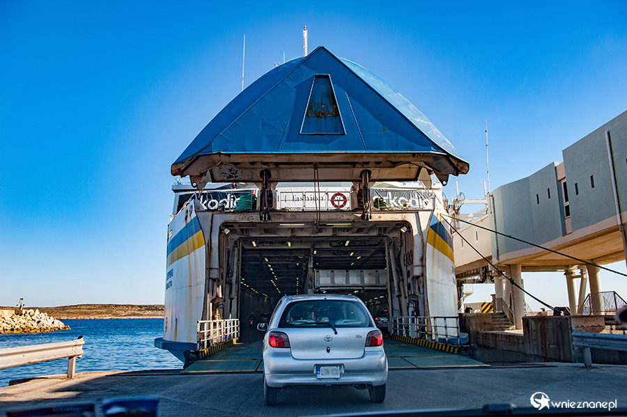 Gozo. Wjazd na prom na wyspę. - foto: wnieznane.pl Gozo. Wjazd na prom na wyspę. - foto: wnieznane.pl