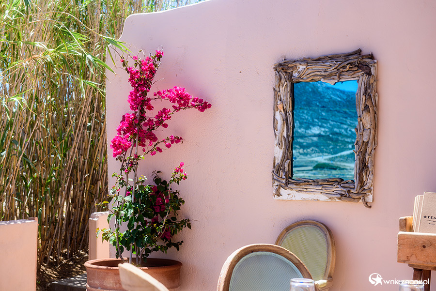 Mykonos. Tawerna na wzgórzu przy plaży Ftelia. - foto: wnieznane.pl