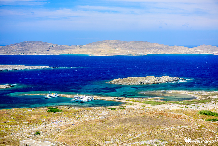 Mykonos. Statki cumujące przy wyspie Delos. - foto: wnieznane.pl