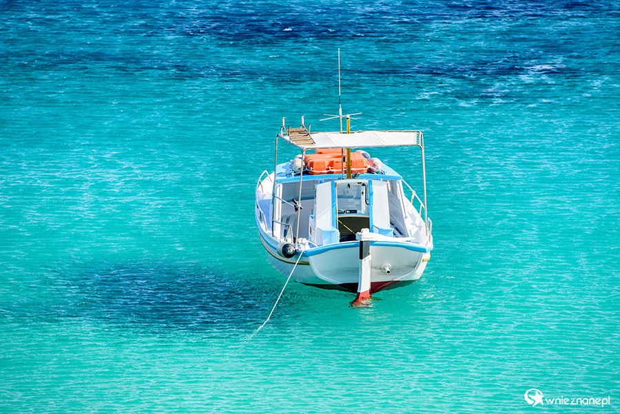Mykonos. Turkusowa woda oblewa plażę Elia. - foto: wnieznane.pl Mykonos. Turkusowa woda oblewa plażę Elia. - foto: wnieznane.pl