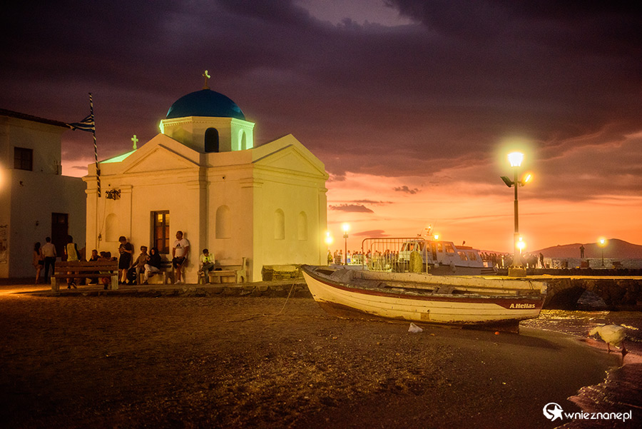 Mykonos. Wspaniały zachód słońca nad stolicą wyspy. - foto: wnieznane.pl