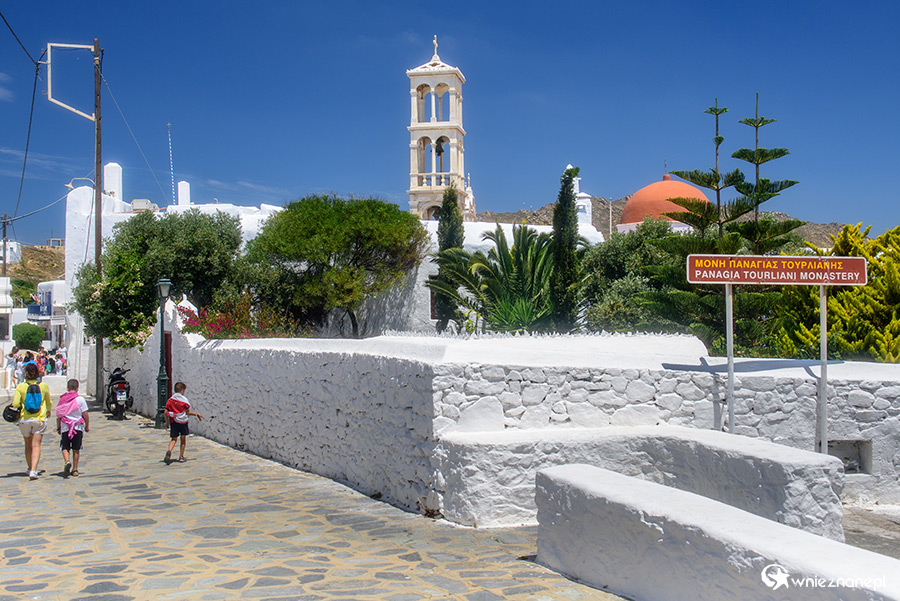 Mykonos. Klasztor Panagia Tourliani w wiosce Ano Mera. - foto: wnieznane.pl