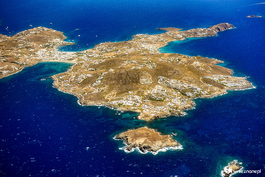 Mykonos. Widok na wyspę z samolotu. - foto: wnieznane.pl