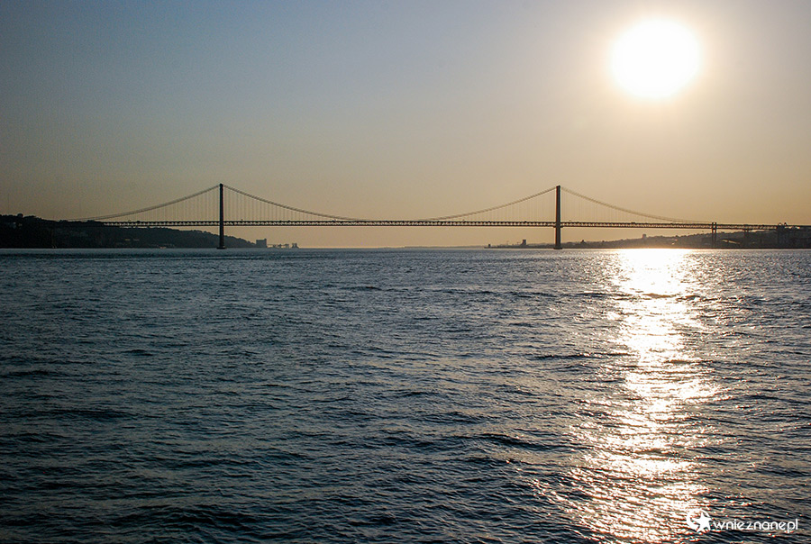 Lizbona. Most 25 kwietnia. - foto: wnieznane.pl