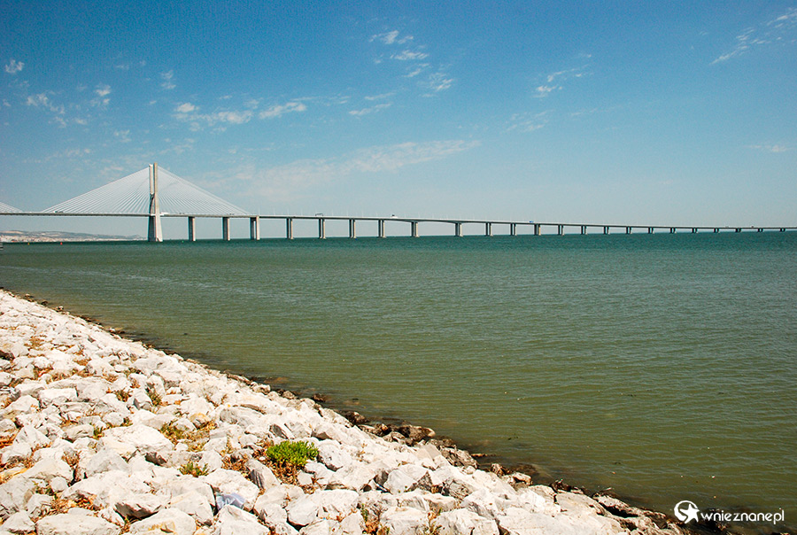 Lizbona. Most Vasco da Gama. - foto: wnieznane.pl